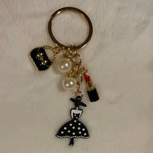 Chic Keychain with Faux Pearls NWOT - Picture 1 of 3